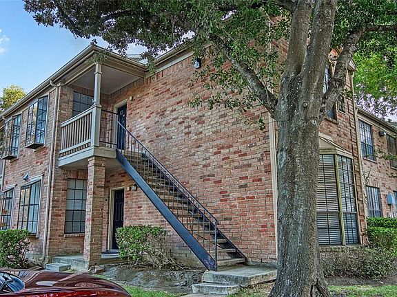 3rd image of 2255 Braeswood Park Dr APT 304