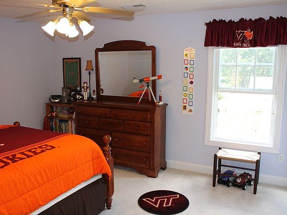 Second bedroom