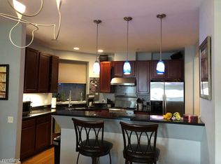 6924 N Sheridan Rd APT 2S, Chicago, IL 60626