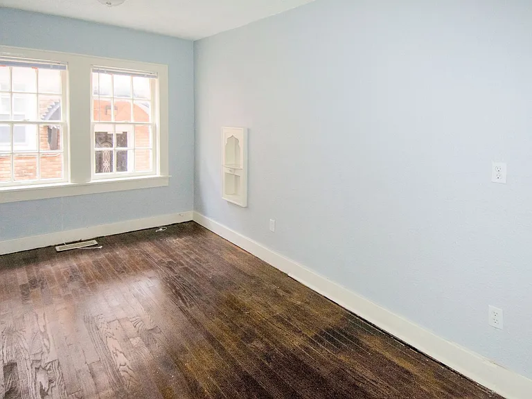 Super Cute Historical Property! Affordable And Cozy — Photo 6