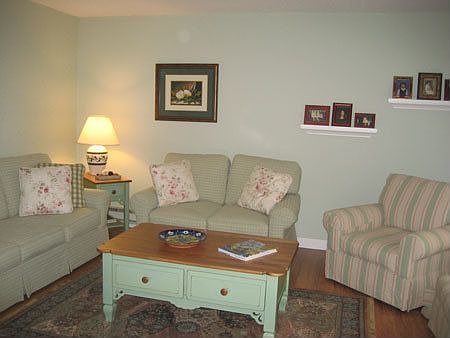 2nd image of 444 Arlington Dr Unit B