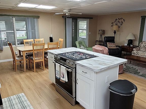 4th image of 288 Garden Ln