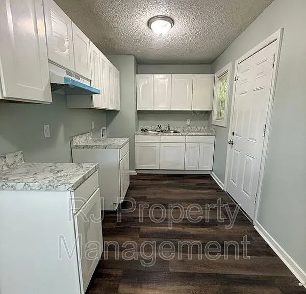 332 Flynn Rd — Photo 4