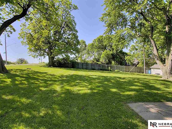 4th image of 9603 Nina St