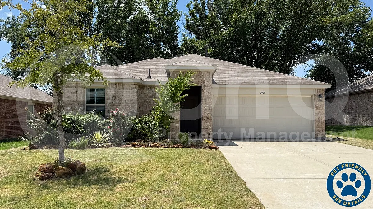 3 bed, 2.0 bath, 1302 sqft, $1,799 — Photo 1