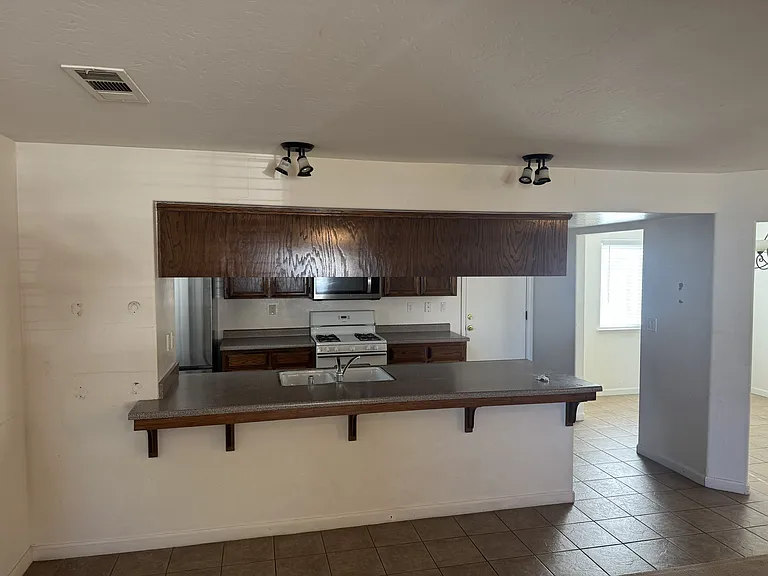 481 Emily Way — Photo 4