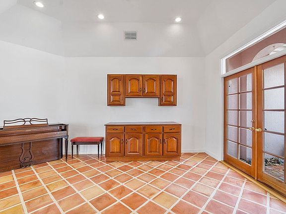5th image of 5910 NW 63rd Place