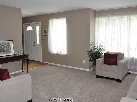 4th image of 1205 Halls Chance Ln