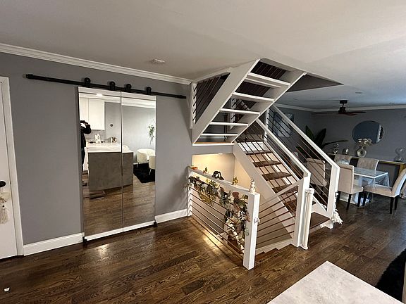 5th image of 18 Brewster Woods Dr