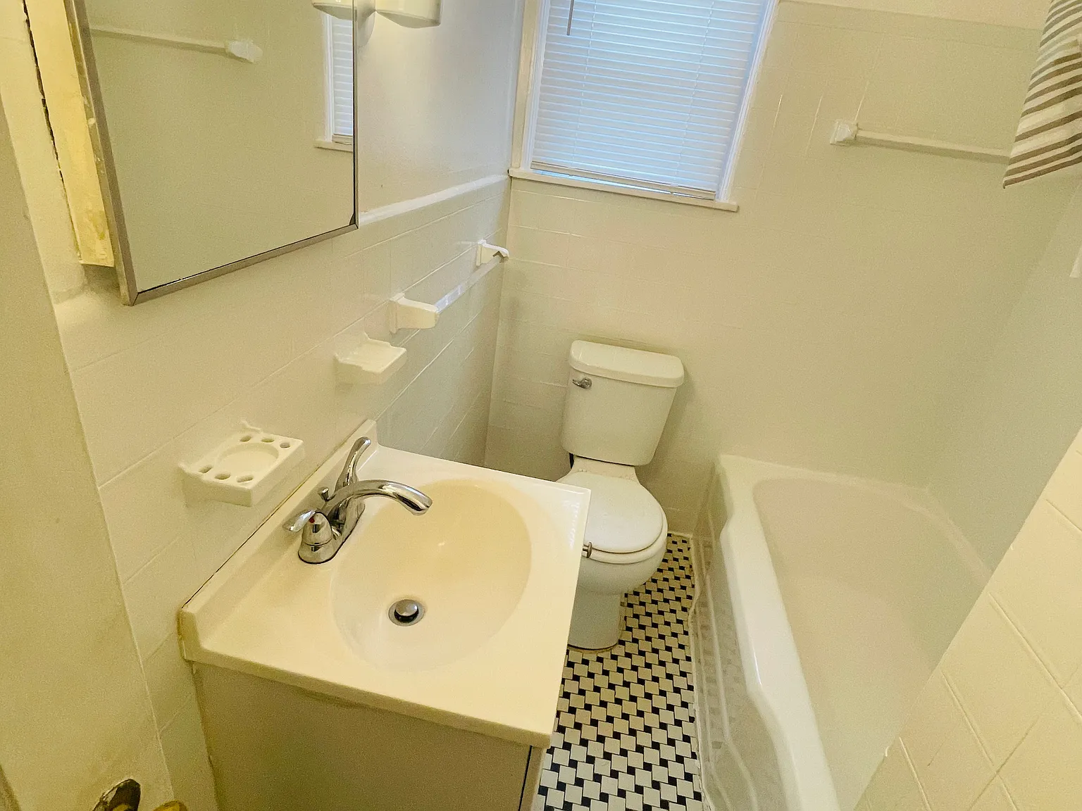 1 bed, $1,295 — Photo 3