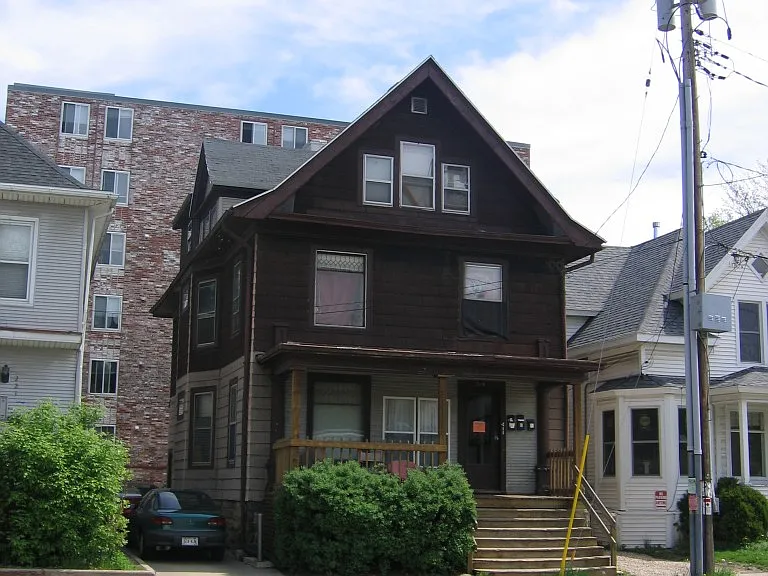 219 N Bassett St — Photo 2