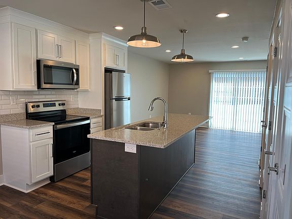 2nd image of 86 Saint James Ct #86