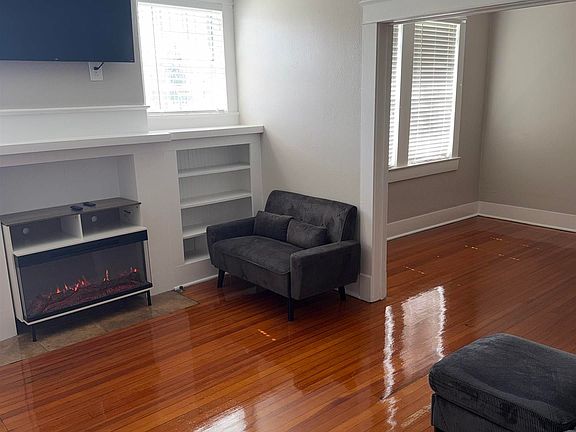 5th image of 2060 Hemlock St