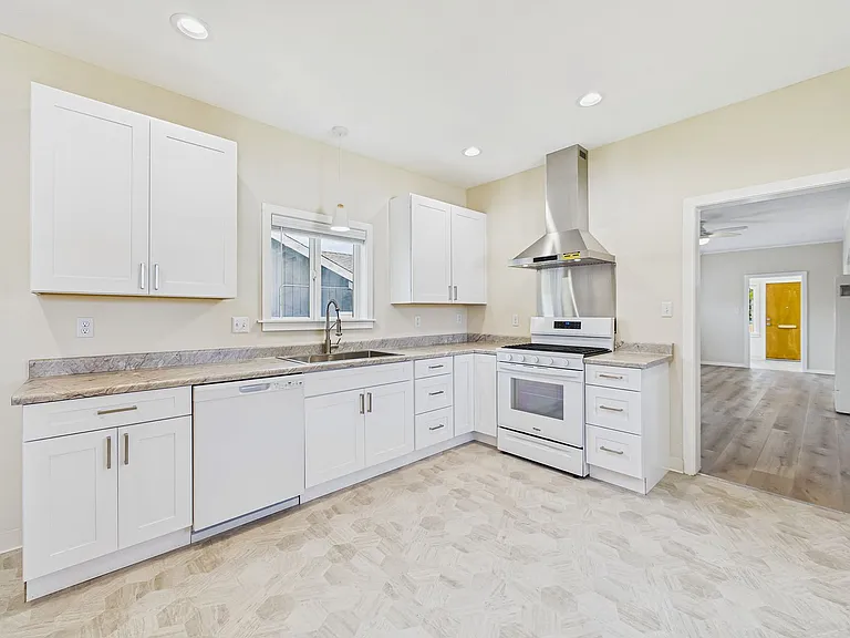 3325 F St — Photo 13