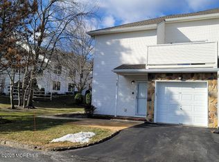 300 Tennis Ct, Wall Township, NJ 07719