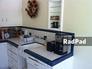 4th image of 945 1/2 N Martel Ave
