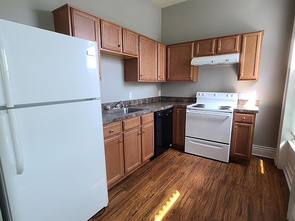 2nd image of 2239 W Jefferson St #2