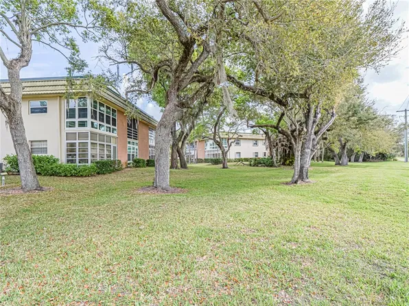 6 Vista Gardens Trl APT 205, Vero Beach, FL 32962