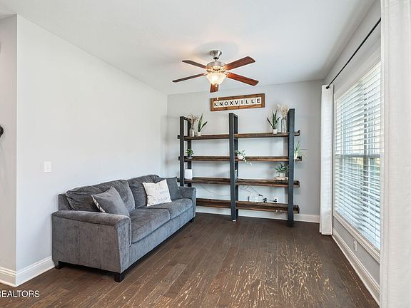 5th image of 9833 Chesney Hills Ln