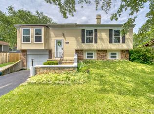 318 Rockhurst Rd, Bolingbrook, IL 60440