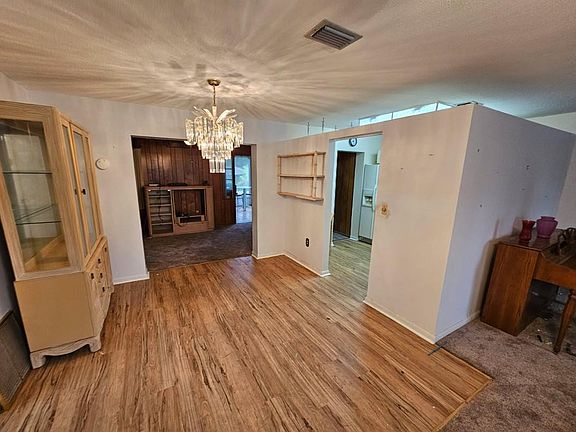 3rd image of 111 Jasmine Court