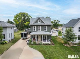 817 9th Ave, De Witt, IA 52742