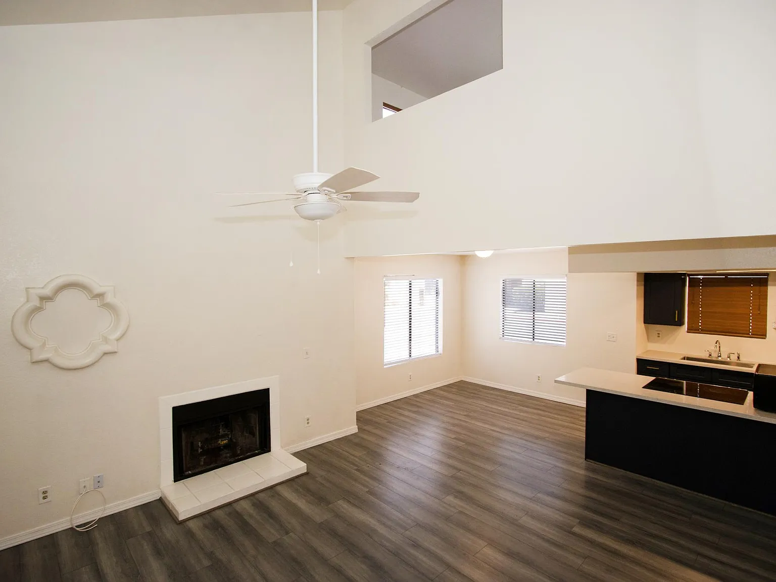 2 bed, 1.5 bath, 941 sqft, $1,950 — Photo 2