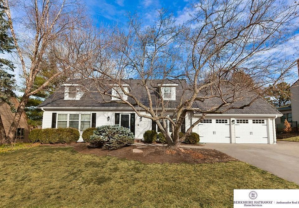 1st image of 9945 Essex Dr
