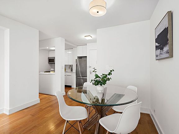 4th image of 300 E 71st St APT 14H