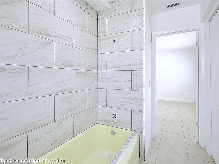 1061 Lake Sebring Dr — Photo 21