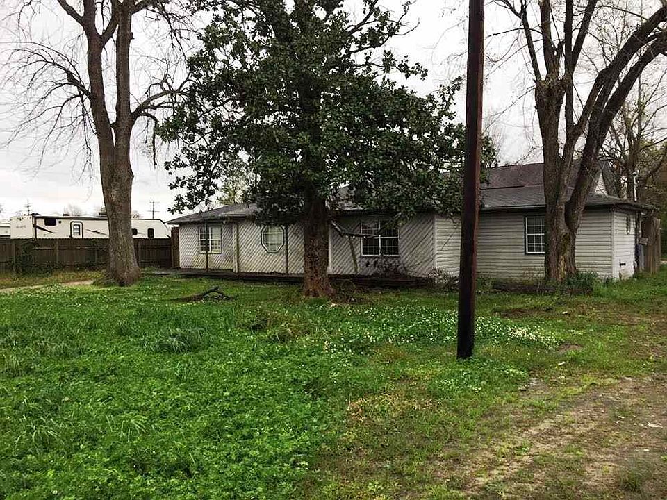 1st image of 101 3rd Ave N