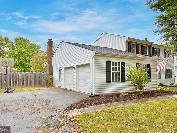 2nd image of 30 Ferry Ln