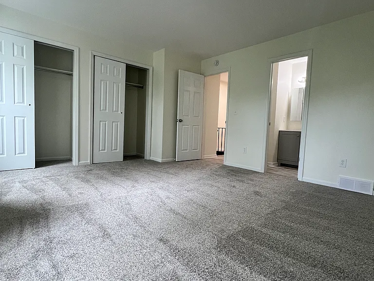 Shaker Heights Apartments — Photo 10