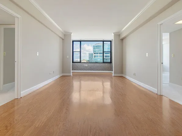 14 Lockwood Dr APT 7I, Charleston, SC 29401