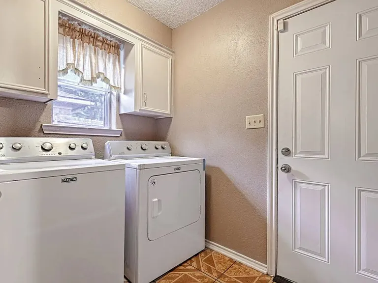 1709 Windsong Trl — Photo 15