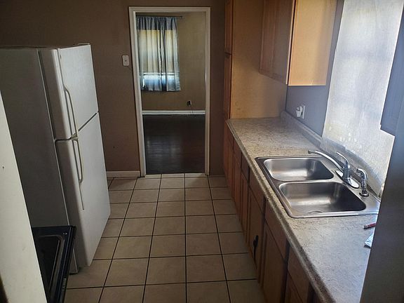 5th image of 5627 College Ave