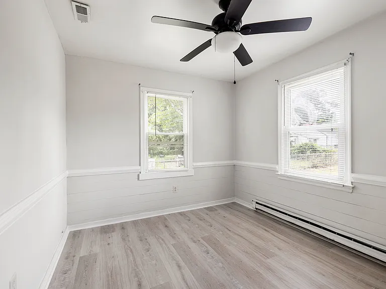 504 Pelham Dr — Photo 12