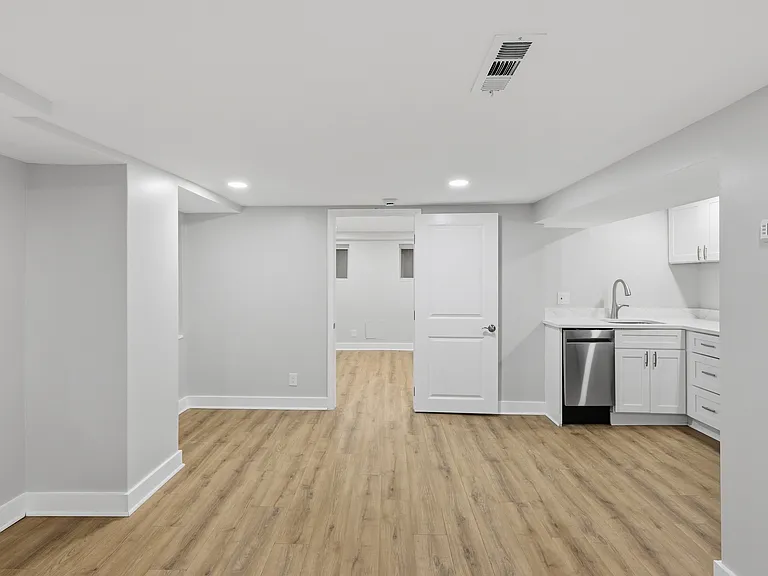 2388 Champlain St NW #1 — Photo 8