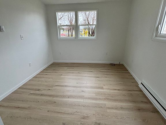 2nd image of 116-118 Church St #116B