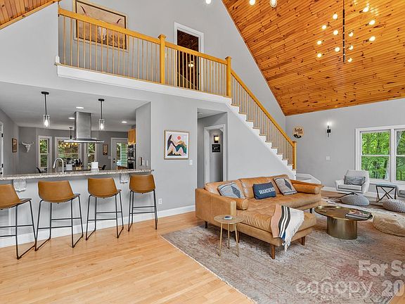5th image of 320 Woodland Dr