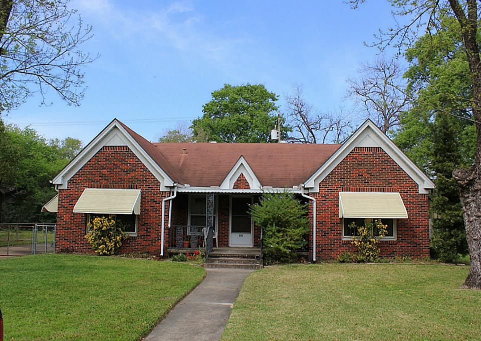 1st image of 215 Avenue Of Oaks St