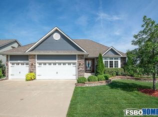5913 NW 103rd St, Johnston, IA 50131