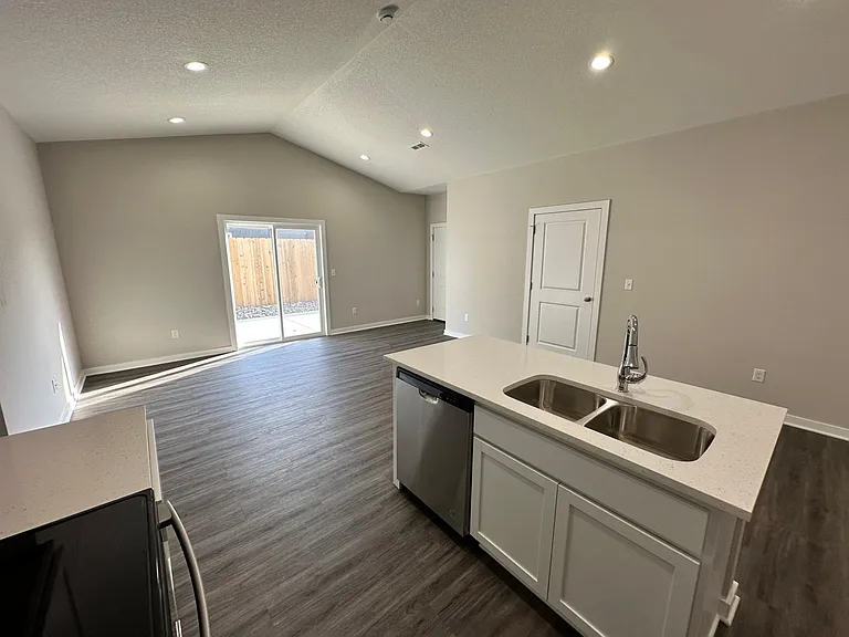 13407 W Haskell Ct — Photo 6