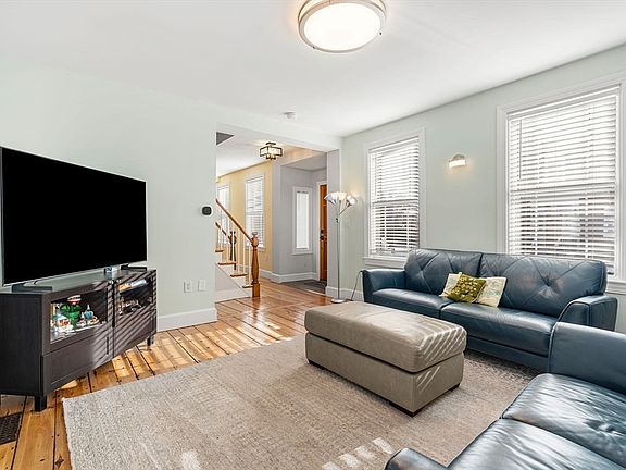 2nd image of 52 Warren St