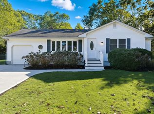 7 Harvard Dr, Hampton Bays, NY 11946