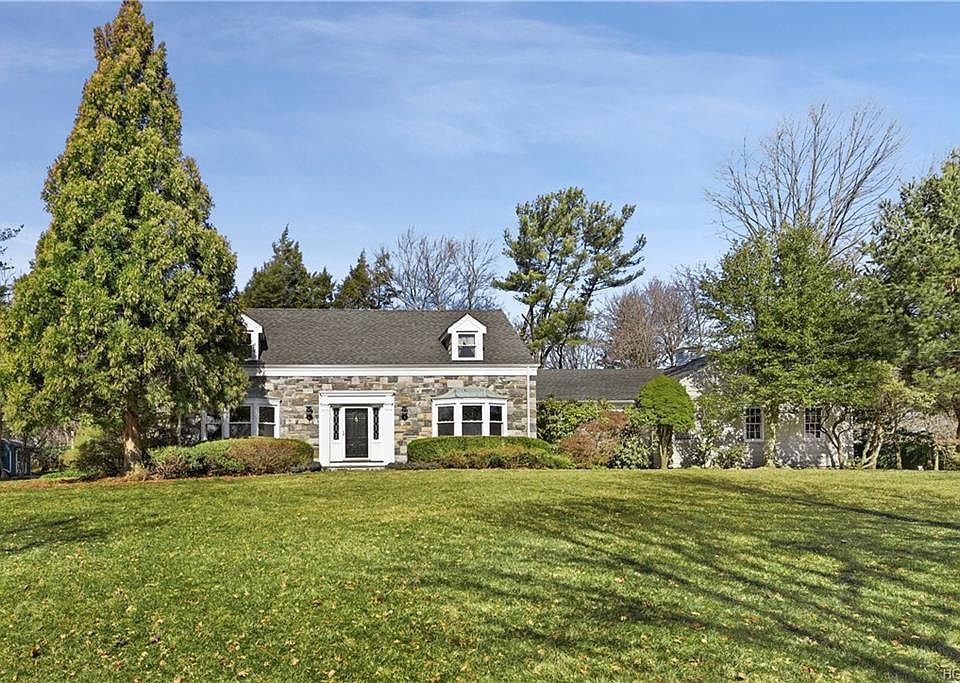 1st image of 21 Hillair Cir