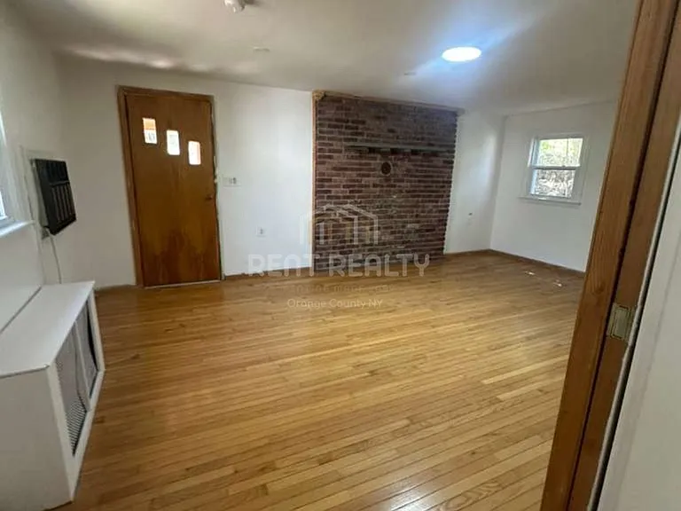 258 Elm St — Photo 5