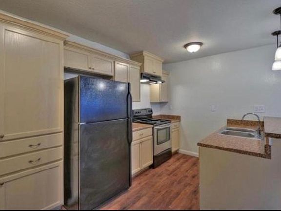 4th image of 3995 Bismarck Dr