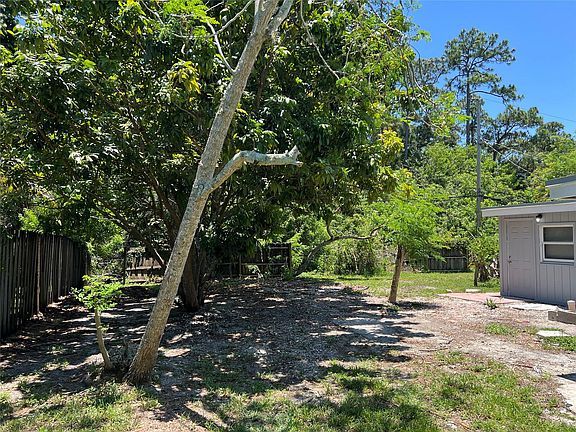 3rd image of 6184 SE Orange Blossom Trail