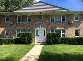 247 Lincoln Pkwy APT 1, Crystal Lake, IL 60014